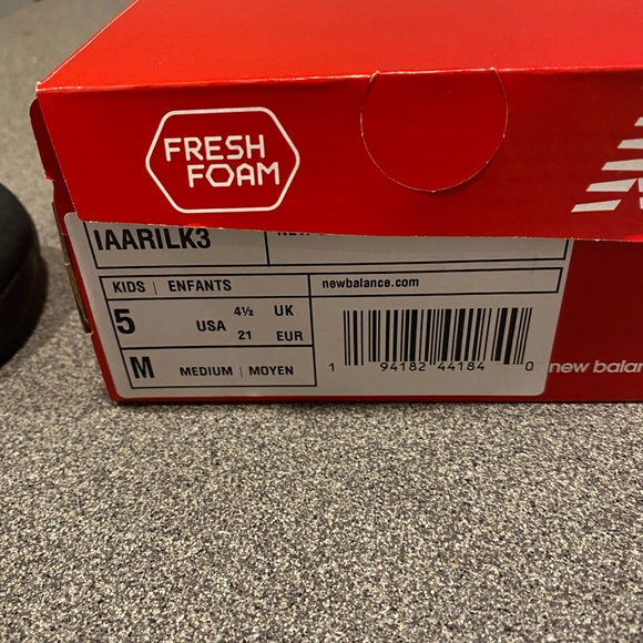 New in box New Balance sneakers - Picture 2 of 3